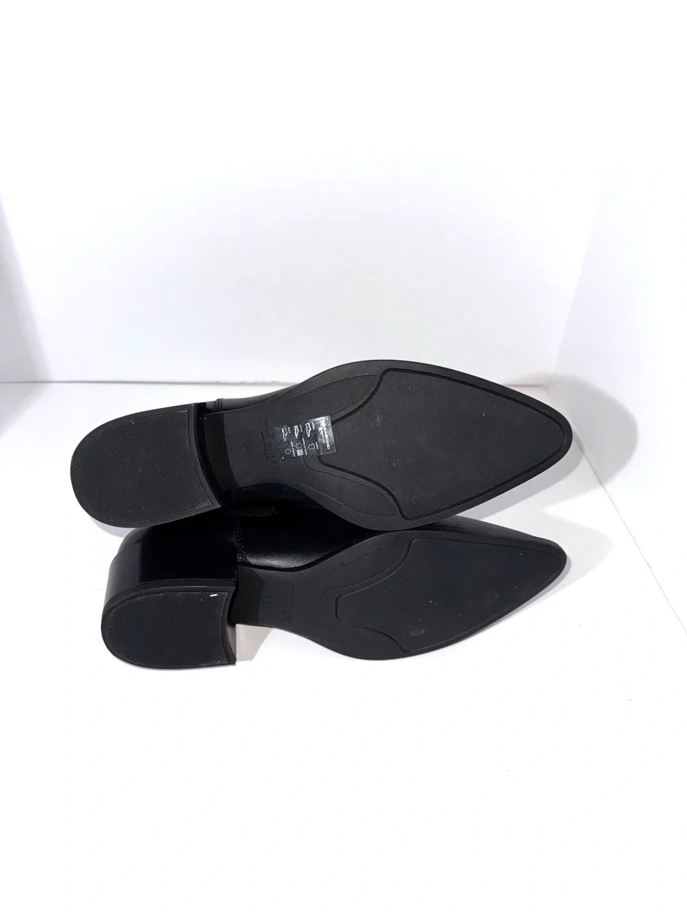 Vagabond Marja Pointed Toe Chelsea Boots
